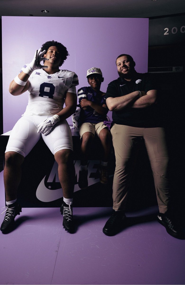 WoodsMarkius's tweet photo. Where my wildcats?? How we feeling?!
#uncommitted #OV #EMAW @CoachJDove @CoachFinger @CoachPoeWins @AllenTrieu https://t.co/ZDtnpKJSqg