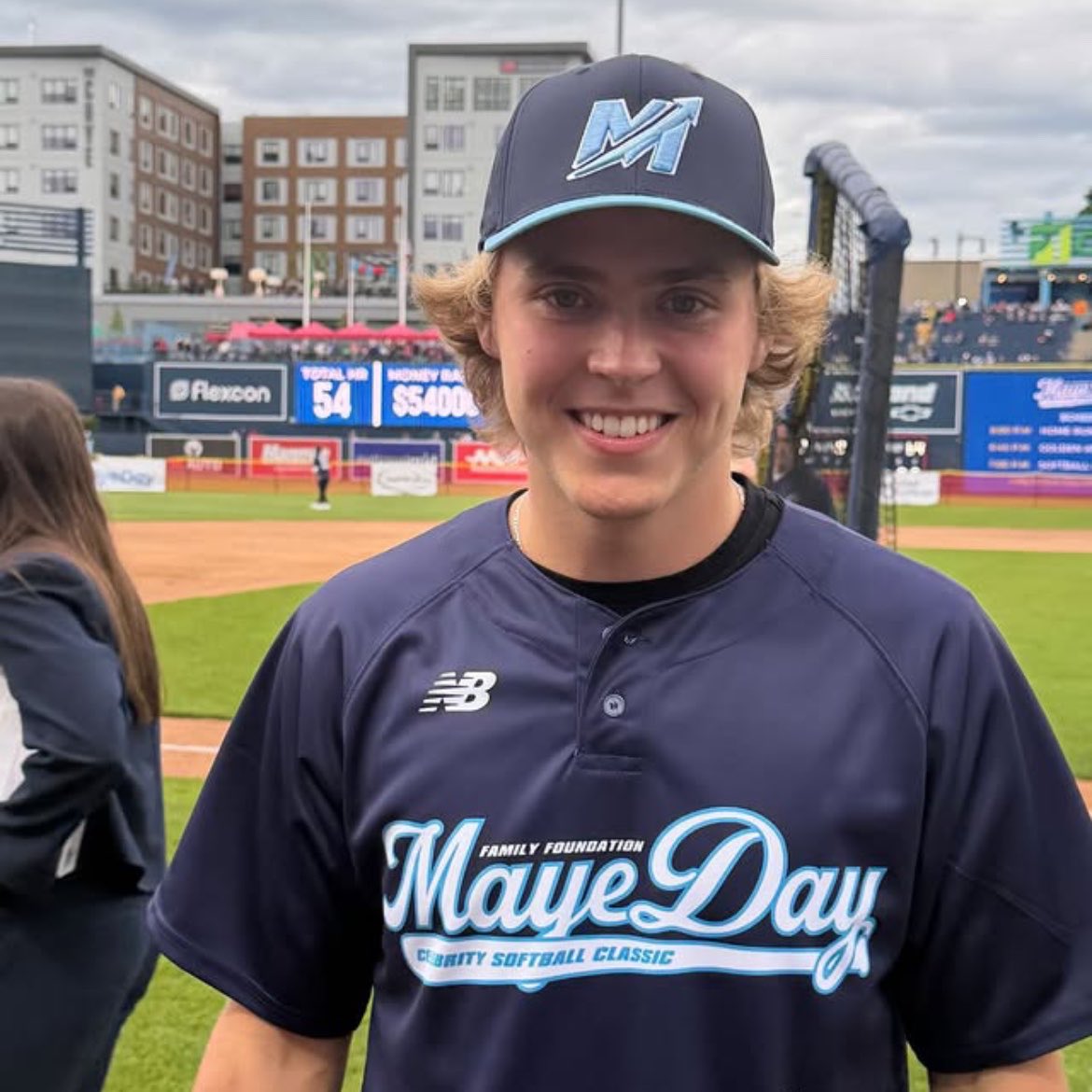 acervosharks's tweet photo. Para cada home run rebatido durante o evento, Drake Maye e sua esposa, Ann Michael, se comprometeram a doar US$ 1.000 ao Hospital Infantil de Boston. 
Ao todo, foram rebatidos 54 home runs, arrecadando US$ 54.000. Desses, 9 foram conquistados por Will 🤍 https://t.co/Q1jAO2NJo4