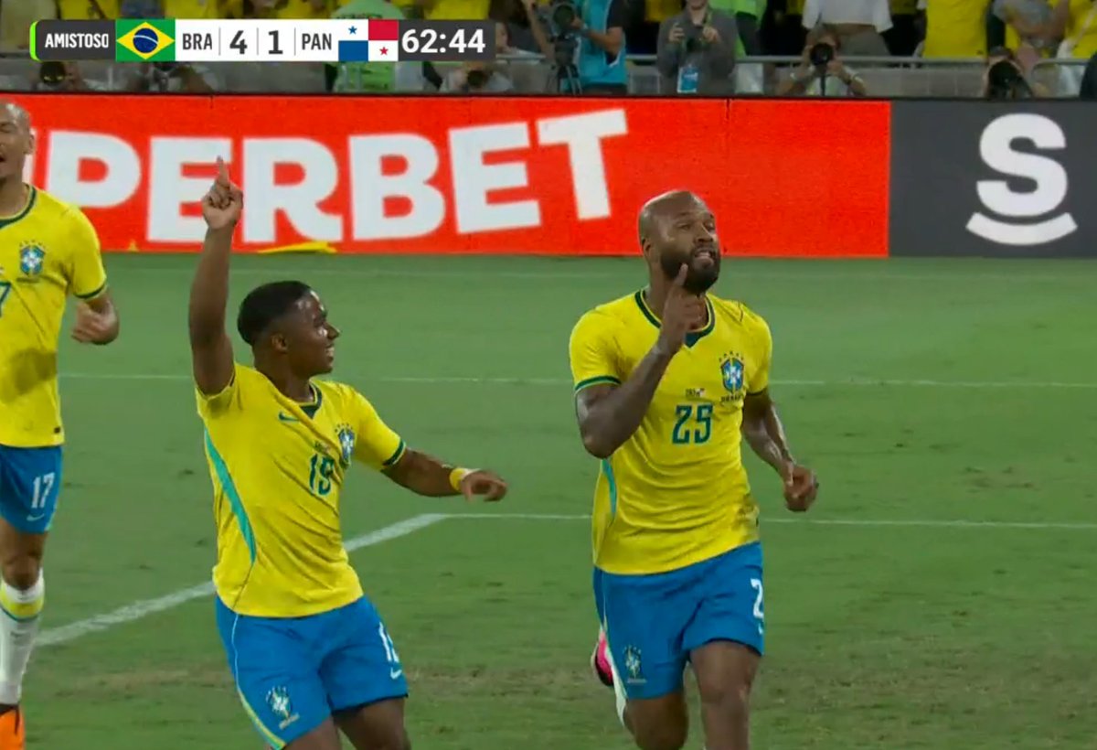 5-1 Brazil. IGOR THIAGO SCORES THE PENALTY, THIS IS THE 5TH GOAL VS. PANAMA!!!!!!!!!!!!!!!  THE MARACANA IS GOING CRAZY RIGHT NOW, WHAT A PERFORMANCE!!!!!!!!!!