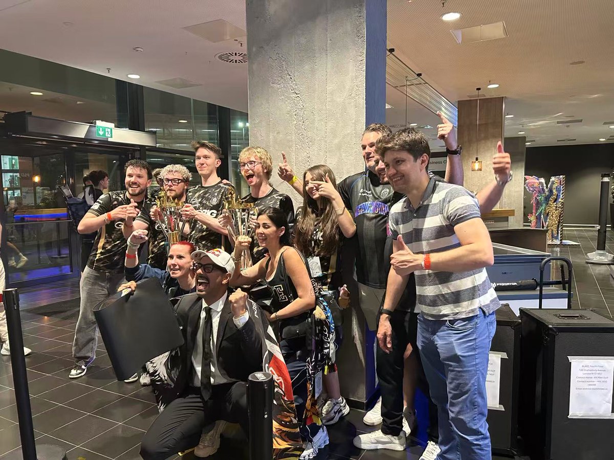 mamavic0's tweet photo. And the WINNER of the SUMMIT LAN ist @vico https://t.co/hJzVhp2ik2