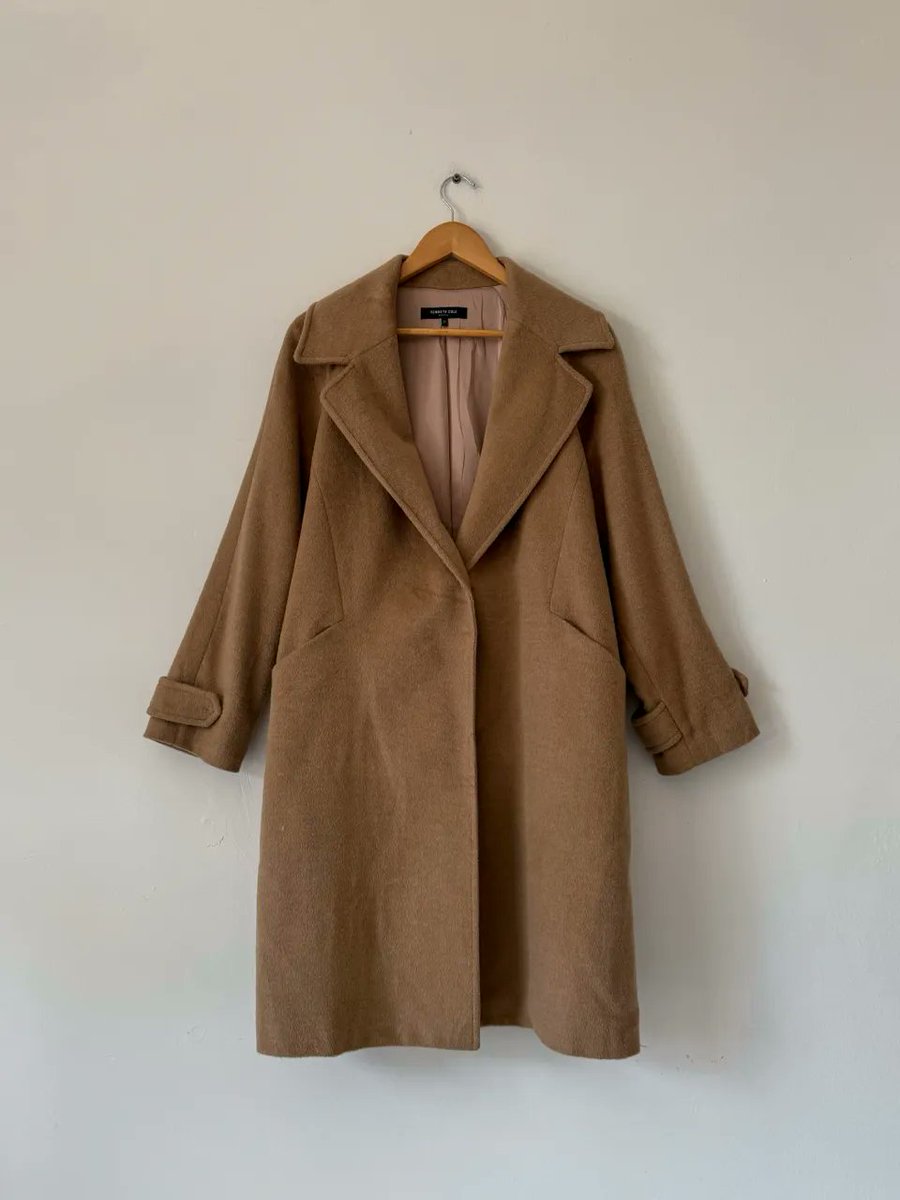 extra_finds's tweet photo. SE VENDEEE
Tapado Kenneth Cole
Talle M - $85.000
Estado: Nuevo sin etiqueta
Por @ gerocloset https://t.co/7XYptFGlVR