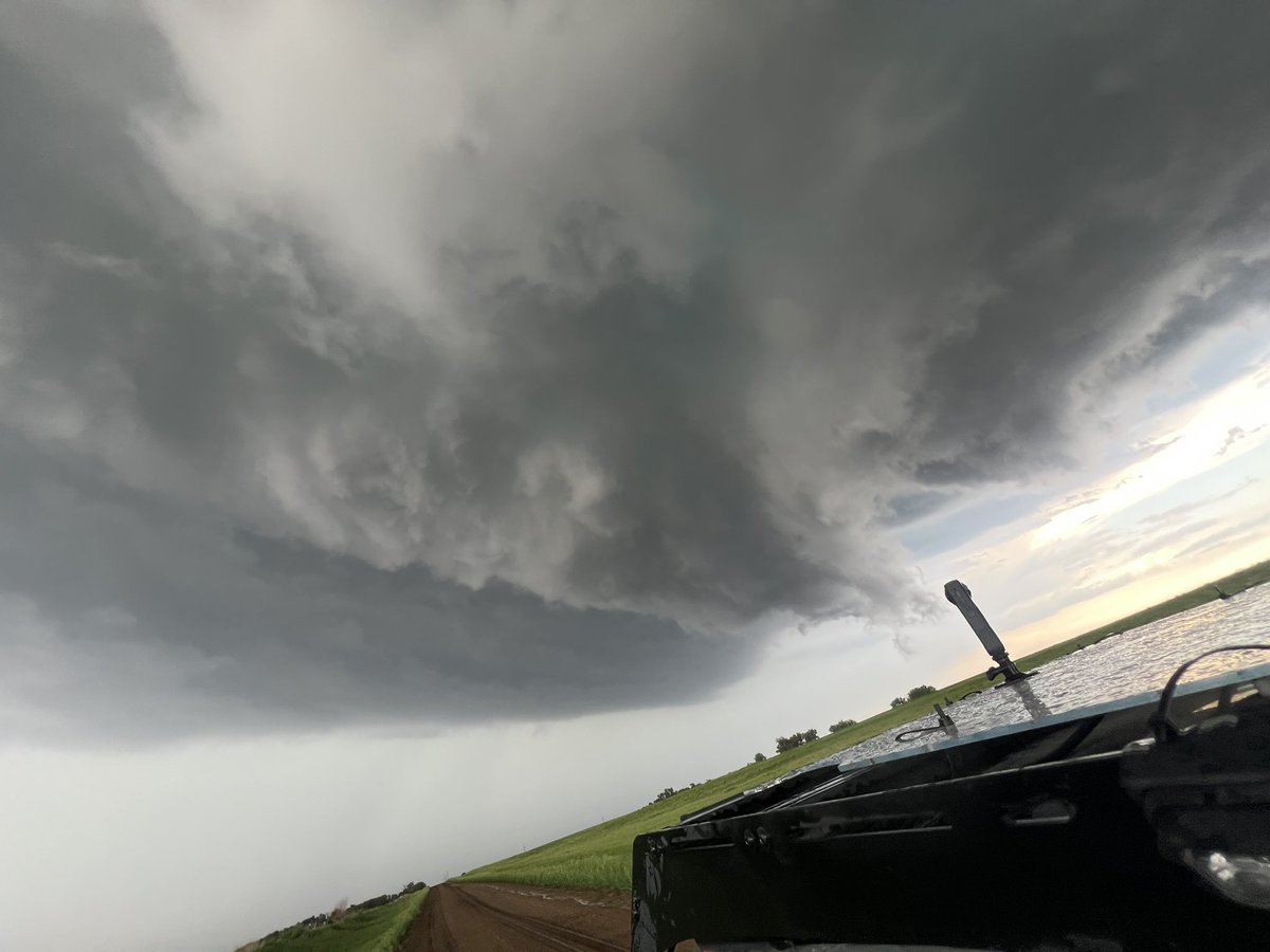 CharlieBourdo's tweet photo. Rapidly rotating wallcloud heading towards Salem @NWSSiouxFalls https://t.co/bEL4O0guvK