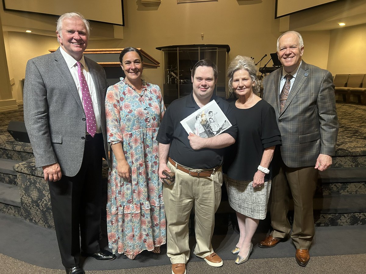 RWMartin63's tweet photo. Always a great Sunday when ministering for Pastor Gary Wheeler and First Church of Orange, Texas. Powerful altar service. God is doing great things in Orange. Thank you, pastor, for you and your wife’s kindnesses to me and Alison. https://t.co/ttNrHNQZcc