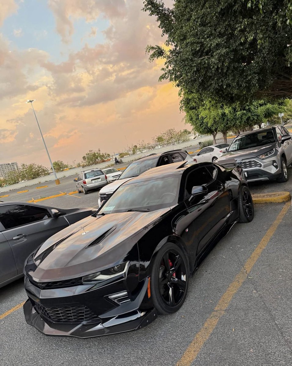 uhKore's tweet photo. Mi garage actual 👑 https://t.co/Kw1uuGtUR4