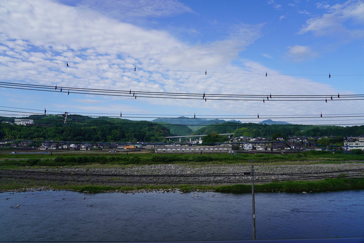 hitageta's tweet photo. おはようございます。

台風の進路が気になります
今後の情報に
注意しておきたいですね。

それでは今週1週間も楽しんでいきましょ～＼(^^)／

#おんせん県 #大分県 #日田市 #朝
#三隈川 #五条殿 #本野はきもの工業 https://t.co/pnxldLJhsj