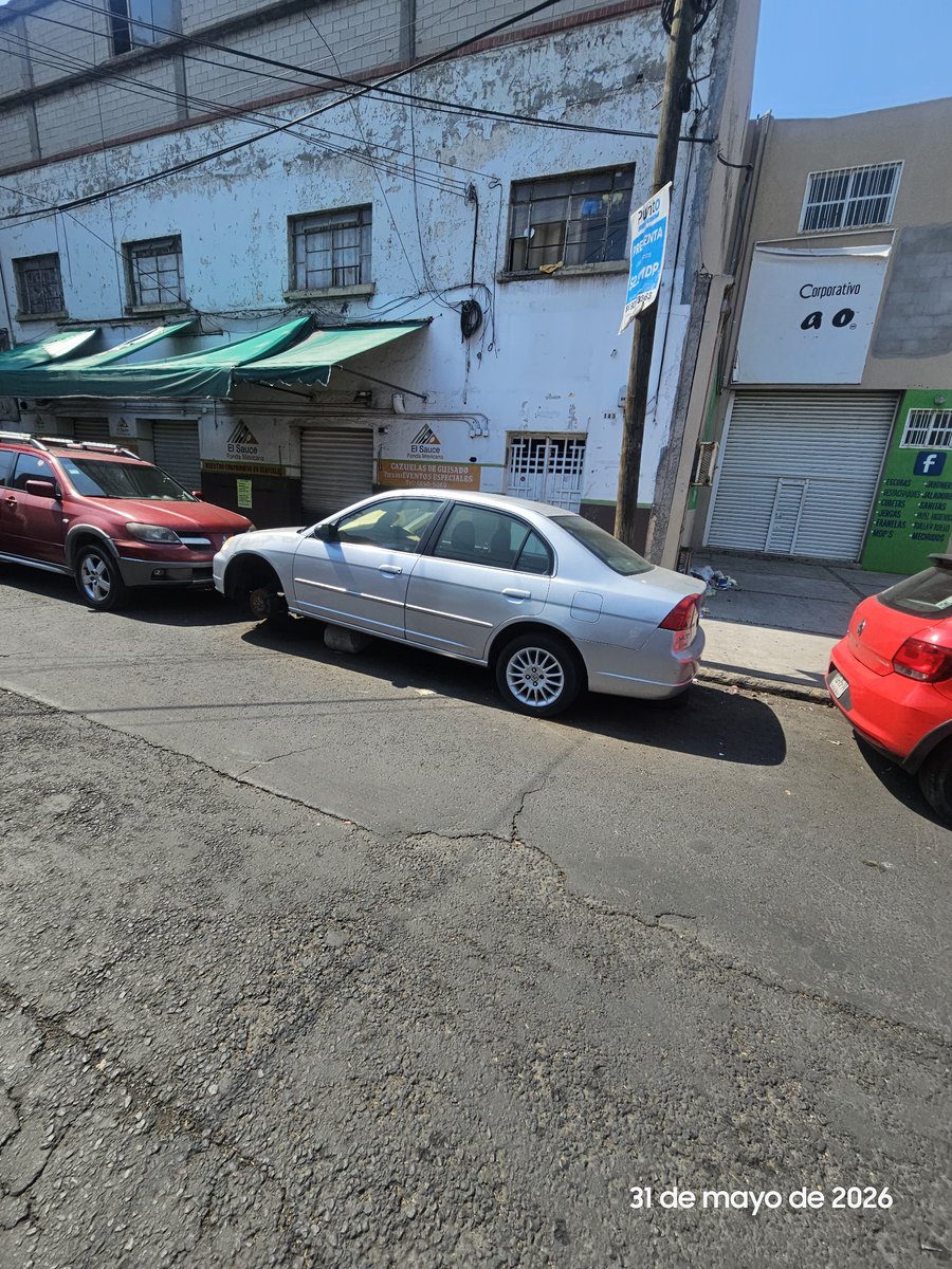 69MASTERROSHI's tweet photo. @UCS_GCDMX @AzcapotzalcoMx @locatel_mx @RAzcapotzalco @ReportandoCDMX1 calle 19 #185 prohogar azcapotzalco cp 92600
Hace 3 días debieron de infraccionar  y no se ha hecho, tampoco el retiro del vehículo. https://t.co/MyCPWtwtse