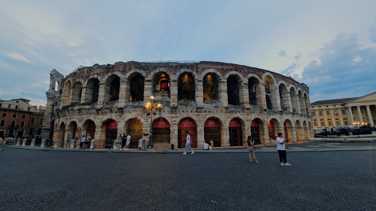LegacyEleven's tweet photo. Verona, Italy 🇮🇹 https://t.co/rkf2ObZyGG