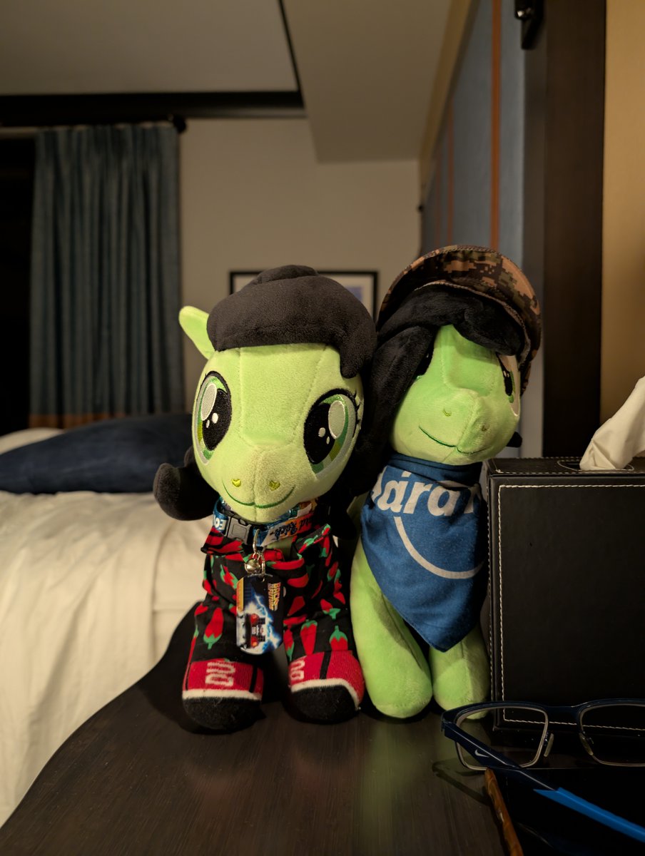 AdventureFilly's tweet photo. Dad took us to the mountains :D
They changed a lot o.o https://t.co/vbQIZSCzKl