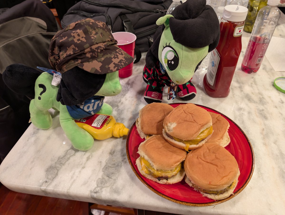 AdventureFilly's tweet photo. Dad took us to the mountains :D
They changed a lot o.o https://t.co/vbQIZSCzKl