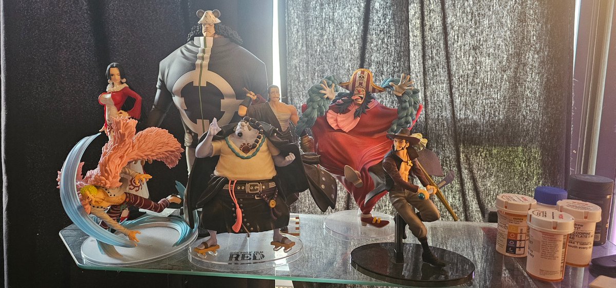ChefOso89's tweet photo. @OPMerchandise Recently added Koby "Wall Piece"
😆
I'm still missing Gekko Moria (and Weavel) for my Warlords section, 
but can you tell who's my favorite Strawhat?
🤔 https://t.co/hY7MMkS87l