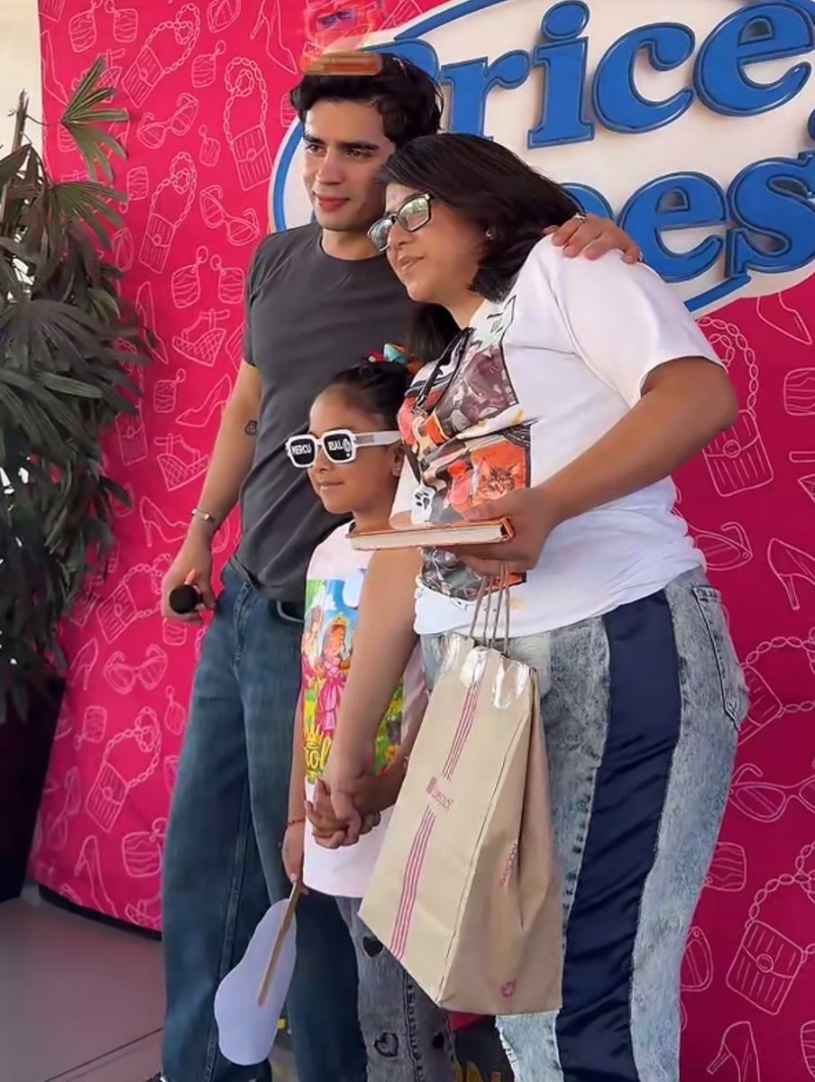 mercurygloow's tweet photo. LA PLAYERAAAAA 😭😭😭😭 Aaron te mereces todo este amor de los niños neta 💞💞🥹

AARON PRICE SHOES IZTAP https://t.co/b3MgxdyfnT