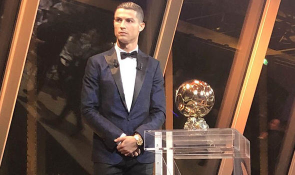 FireSierre7's tweet photo. 148 days till Cristiano Ronaldo wins his 6th Ballon D'or 🐐 🏆 https://t.co/dZTVGL8HfP