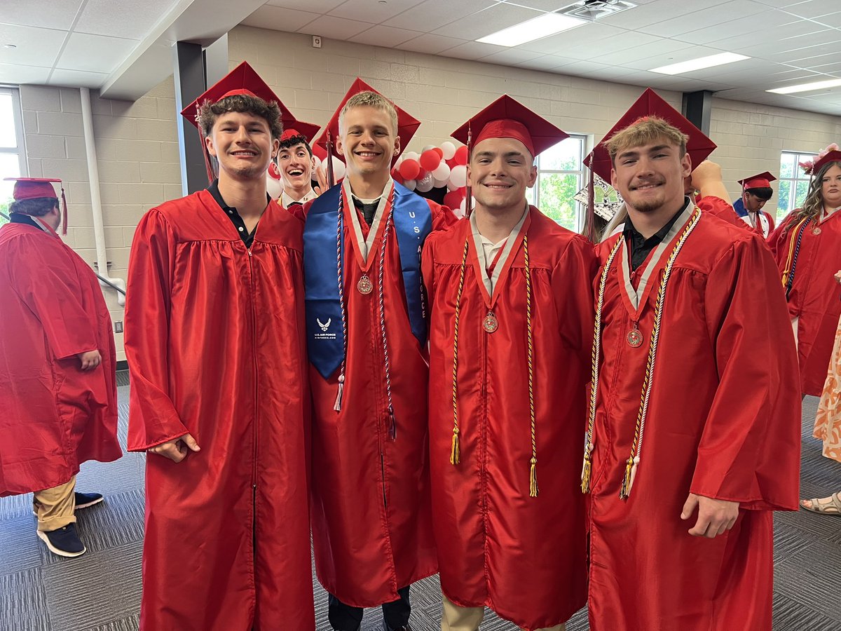 MJKingMEd's tweet photo. Some pre-graduation pics! 1 @GHSStudentSec1 @GHS_CE @AthleticsGeneva https://t.co/lhLr8k8aEb