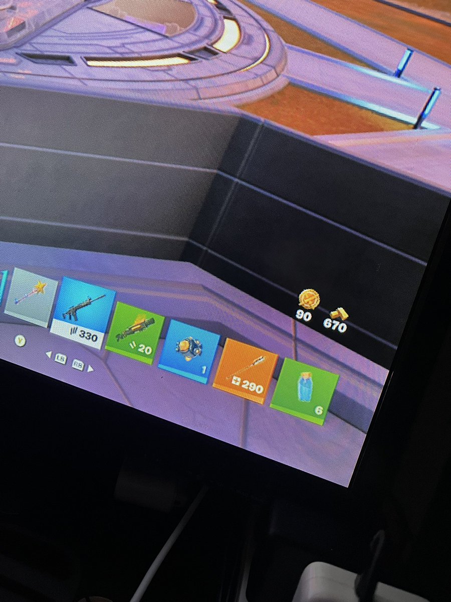 AlisyaGough's tweet photo. @FortniteStatus I keep getting this glitch where I load into a game and I don’t get any shocks https://t.co/iY75Deofup