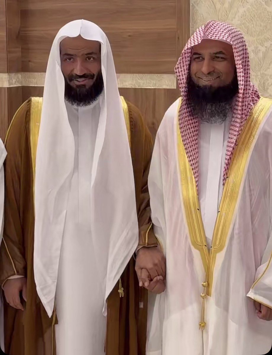 News_Almadinah's tweet photo. في ليلة من ليالي الفرح والسرور والتقاء المشاعر في القلوب..
احتفل الشيخ #صلاح_البدير امام وخطيب #المسجد_النبوي بزفاف ابنته وذلك بحضور ائمة ومؤذني المسجد النبوي 
منصتنا تهنئ فضيلته وتتمنى للعروسين التوفيق والسعادة وتدعوا لهما بالبركة بارك الله لهما وبارك عليهما وجمع بينهما في خير . https://t.co/ReCPLdSXdL