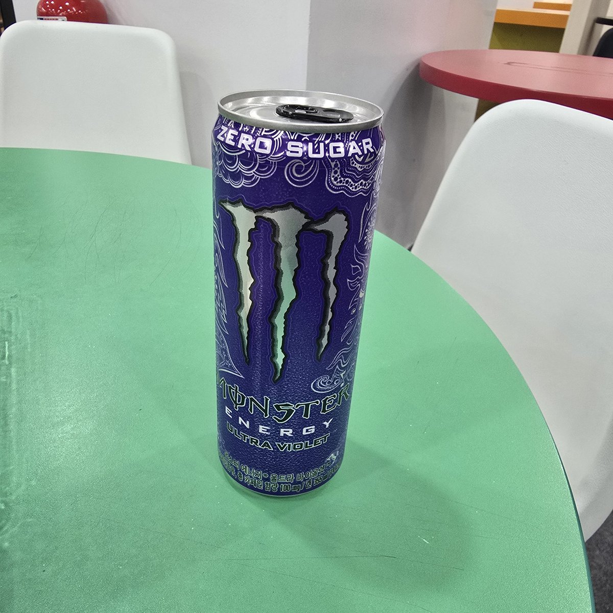 hyunvvoo_'s tweet photo. 몬스터신상 포도맛이라서 기대했는데
생각보다 슴슴하고 애매하네.. https://t.co/EFz8a8e49m