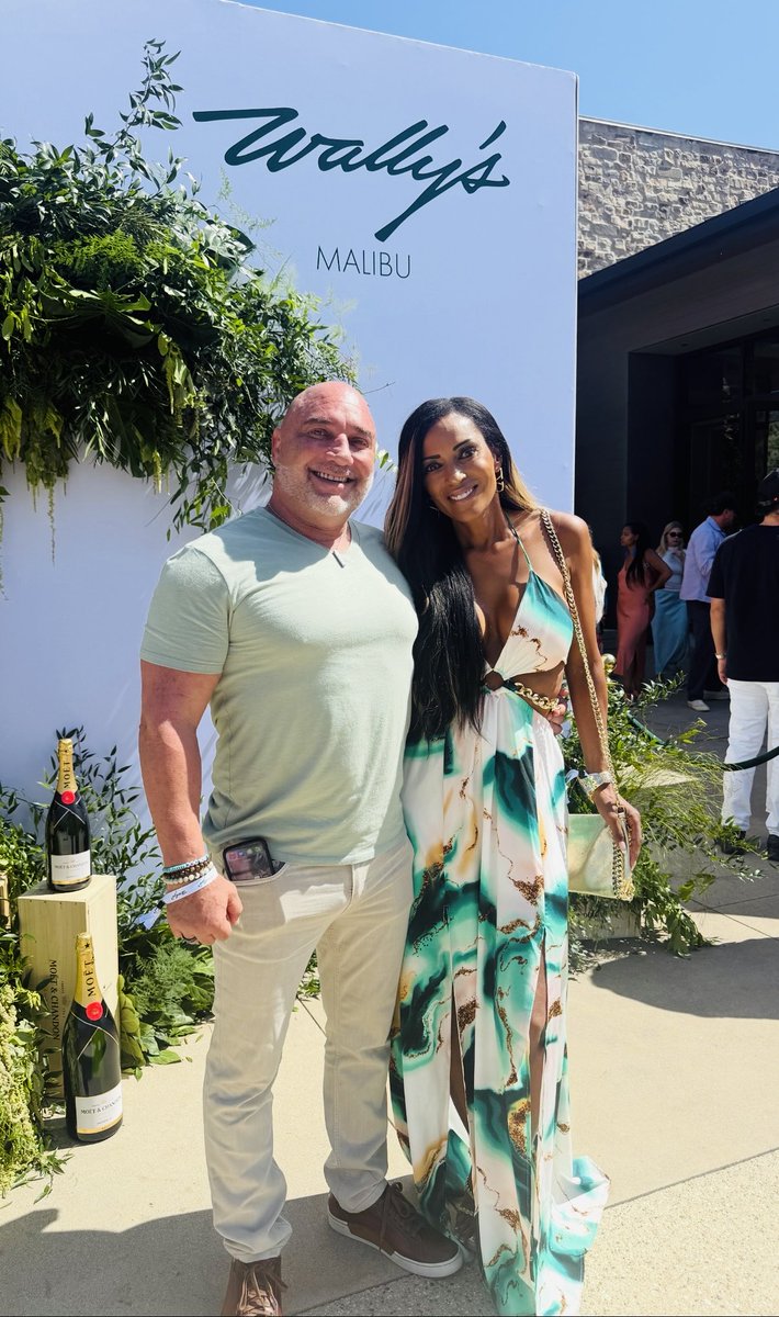 JayGlazer's tweet photo. Malibu continues to rebuild STRONG!!!! Beautiful opening day for @wallysofficial here in town. It’s been a longgggg road back. The rebuild seems to be slow so any new addition like Wally’s is soooo appreciated. 

I love this town, this community and these people and the fact that after this town burned down everyone truly, truly embraced each other aiming to rebuild to bring back hope and normalcy. 
#malibu