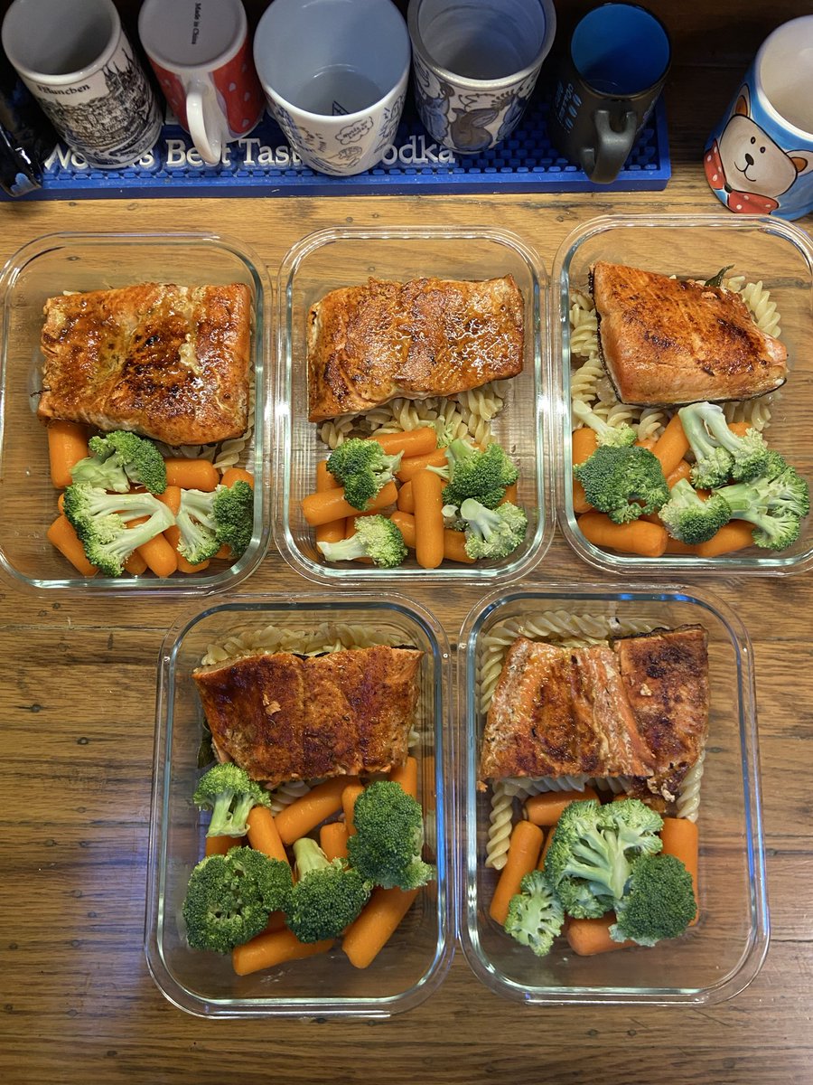 amoeez's tweet photo. This week’s meal prep is brown butter, sage pasta with Alaskan salmon for lunch and lamb qorma for dinner https://t.co/ivsaWWPSHd