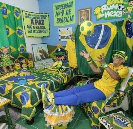 vaughnfalcone's tweet photo. 24 anos que o brasil não vê o sonho do hexa se realizar… na última copa só desastres e bola fora (literalmente). mas esse jogo e com o brasil metendo 5 acendeu a esperança de que é nosso 
já tô assim, pode vir 

 #BRAxPAN https://t.co/SiLHzfNzrM