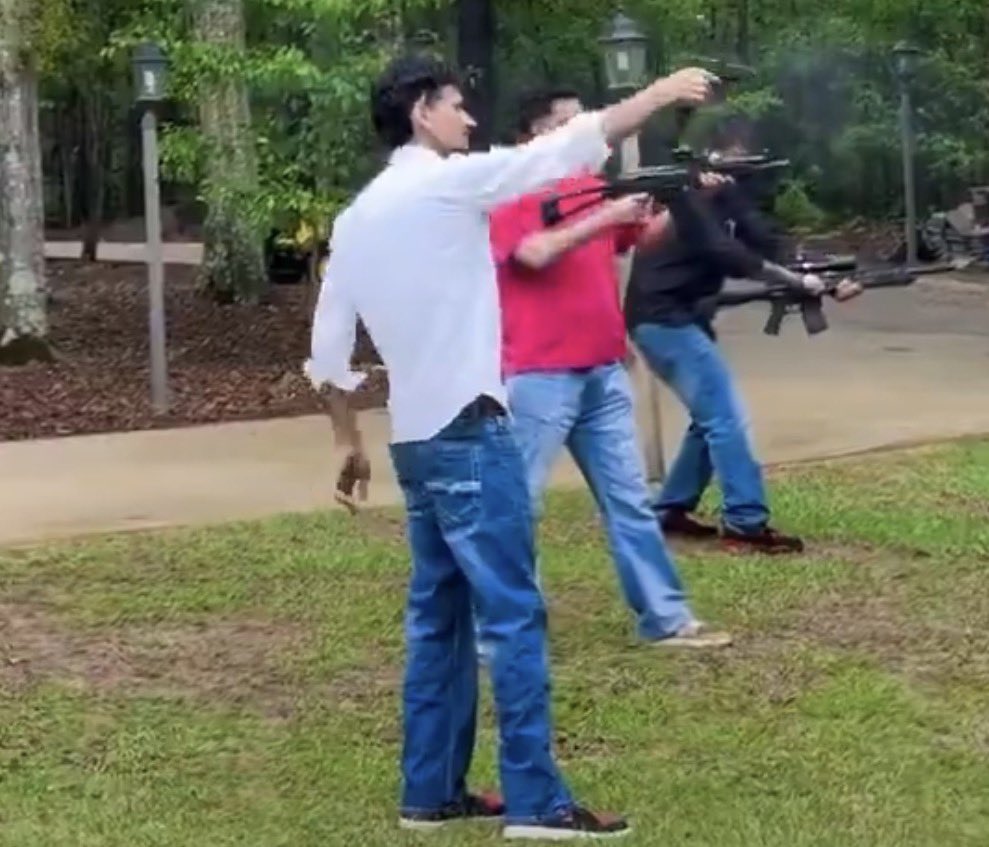 NetCastor's tweet photo. @DemosKratosCA @R89Capital Incredible. It's like watching the train videos but with guns https://t.co/FbHXdz881G
