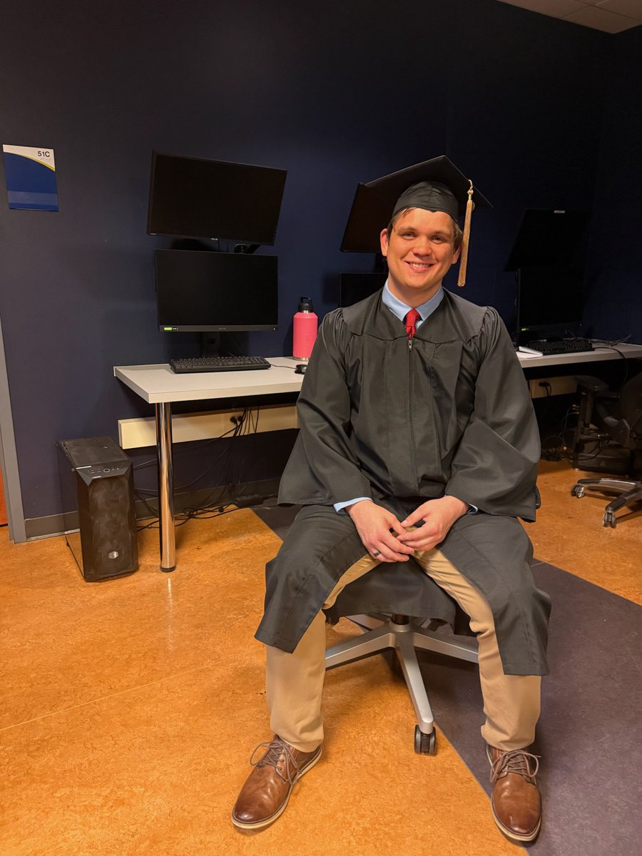 YawnathonRL's tweet photo. Since I graduated a few weeks ago, my time in CRL and @uakron has come to an end.

I’ve had a great time at Akron &amp; I’m happy to have gone to school there. I’ve made countless memories over the years and I’m happy I was able to get an education while being able to compete (1/12) https://t.co/P9odlL0CiL