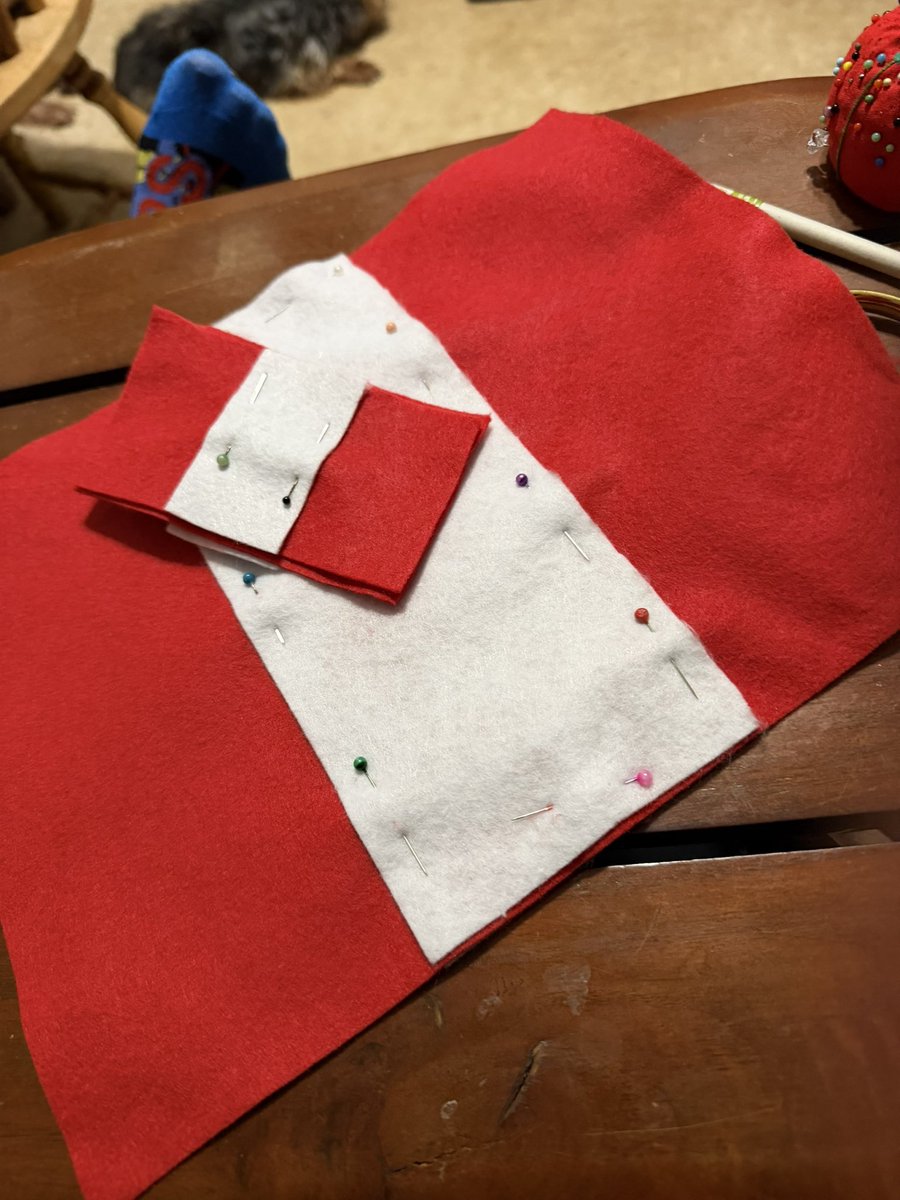 laboricuadeale's tweet photo. Jamás duden de mi amor por Ale, porque ando haciéndole una banderita de Perú (no encontré una☹️) para que, hasta en PR, se sienta cerquita de casa❤️ 

Es seria la cosa 🙃💖 https://t.co/HjTVWBqr13