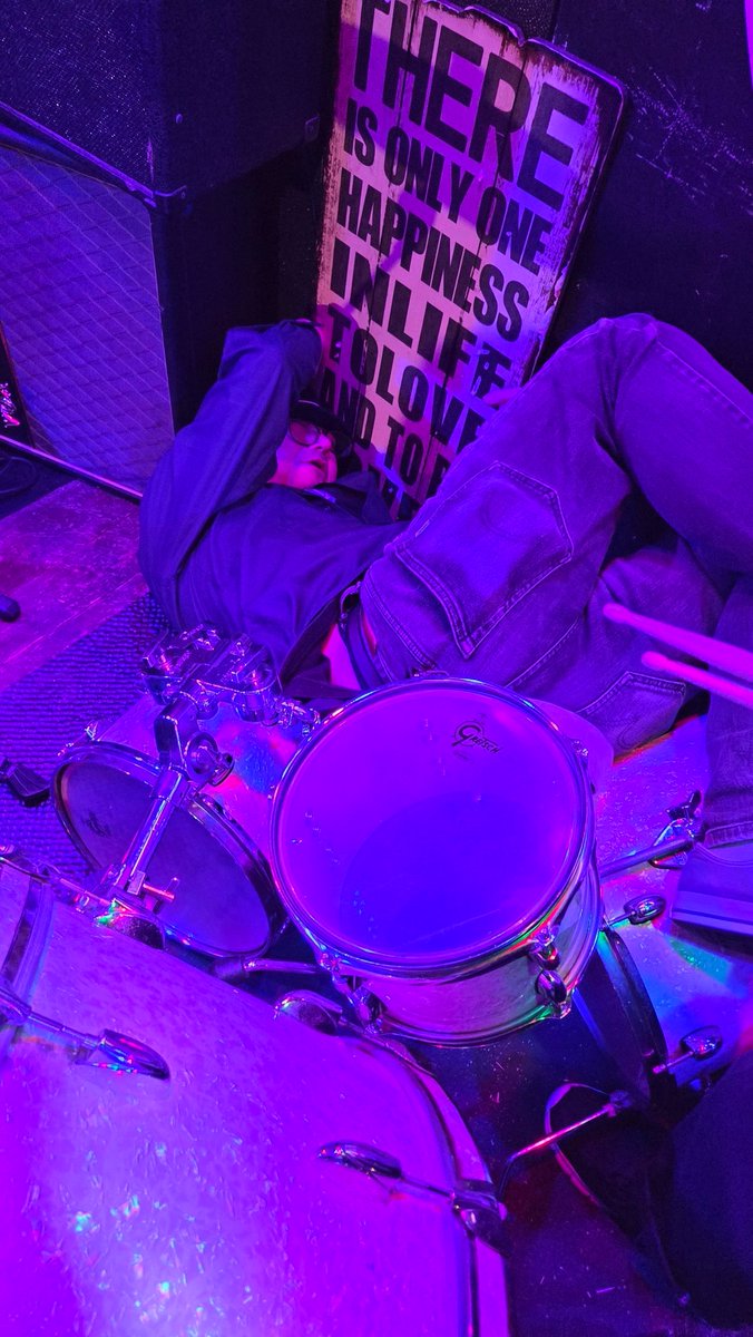 junknismo23's tweet photo. #咆哮催 vol.2
The 構わねぇよBABY 
メチャクチャ盛り上がった挙げ句またやりやがった😆
#The構わねぇよBABY 
#VANILLAZOMBIE 企画
#星ケ丘ROCKBARUK https://t.co/CtoJ3Pl8h8