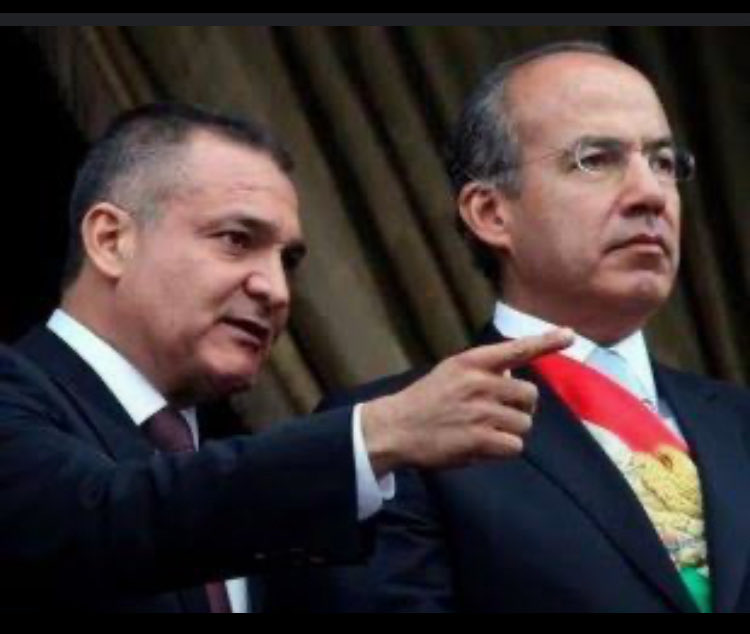 ROMM750515's tweet photo. @ElFinanciero_Mx Así o más sinvergüenza FeliPillo ???

😂😂😂😂 https://t.co/d2aRa3zumS