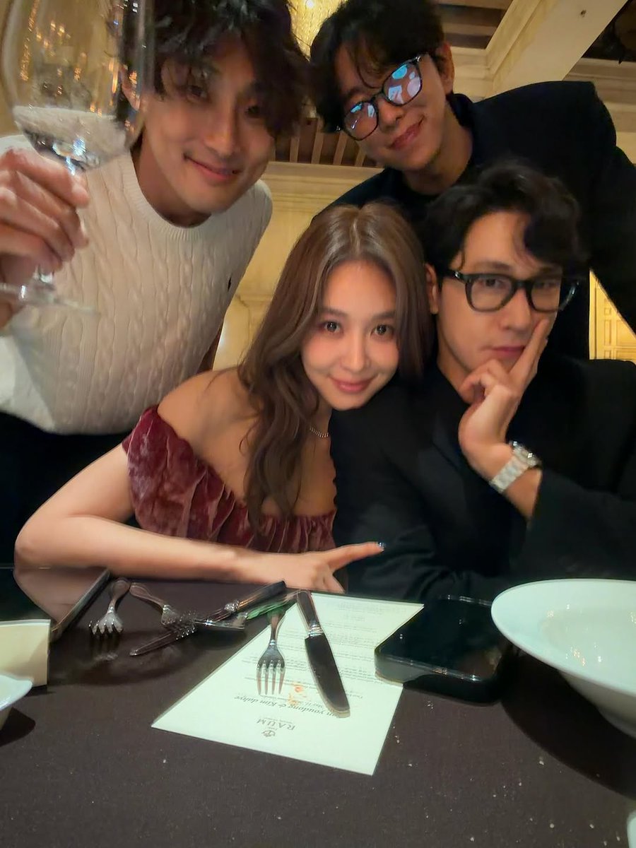 bae_chu14's tweet photo. 보앤클 팀 어디 놀러갔었어??? https://t.co/htCTAnsVVF