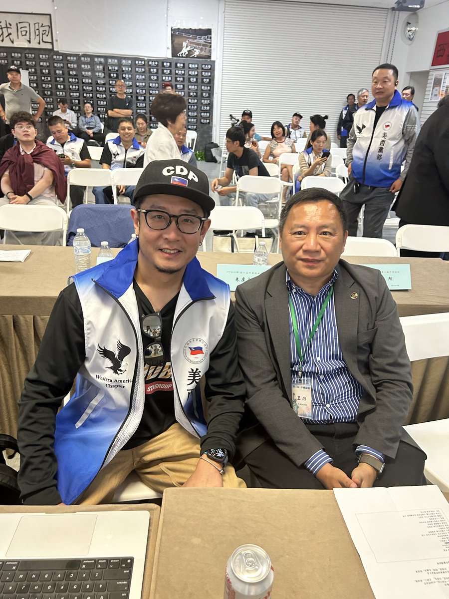 MaybeCarvis's tweet photo. 爱国者的定义，敢于表达自己的意见！什么是意见，就是能帮助国家国政府或者政治团体改善并约束自己行为的观点！
当然了，中共政府对政治意见提出异议者的看法永远都是禁言，抓捕，酷刑，对人民为所欲为！没有一条是符合中国宪法的。我们不需要这样的政府！ https://t.co/IQBZv1BD13