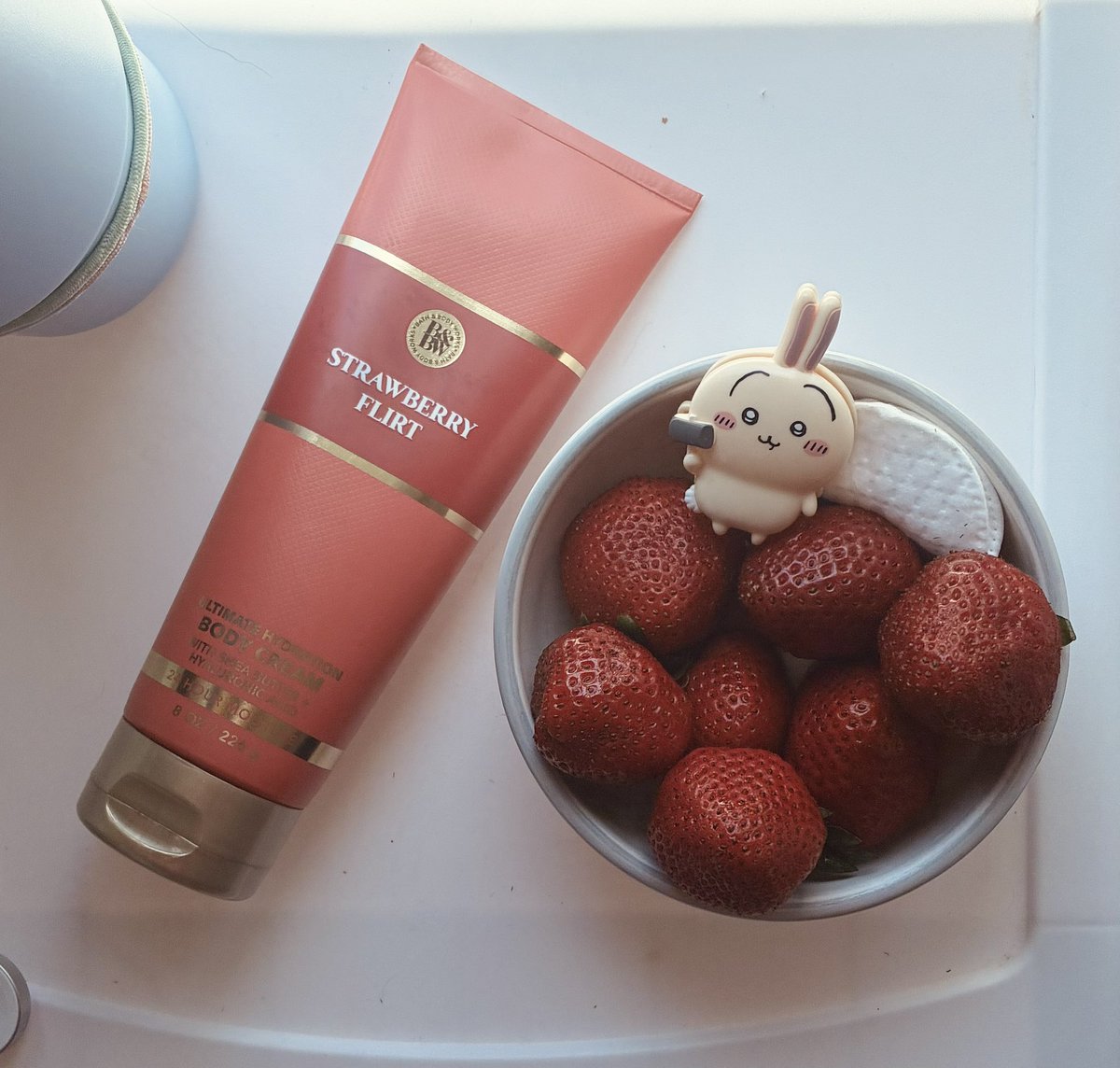 beascalories's tweet photo. new lotion + matching omad before inpatient, kill me literally now . 

🍓 https://t.co/PEvYXvhPbs