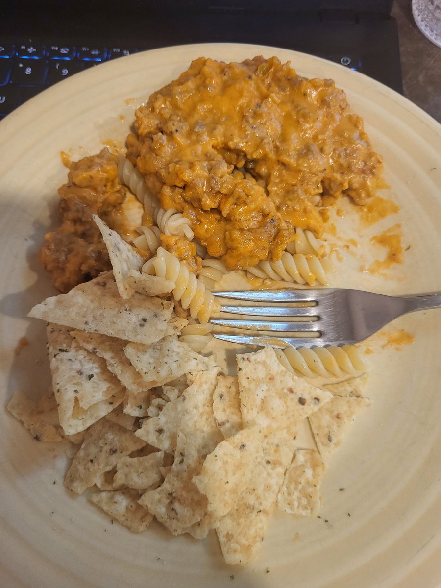 stinkerlot's tweet photo. What the fuck is dinner even supposed to be in this house anymore. https://t.co/fYLLrhV2a1