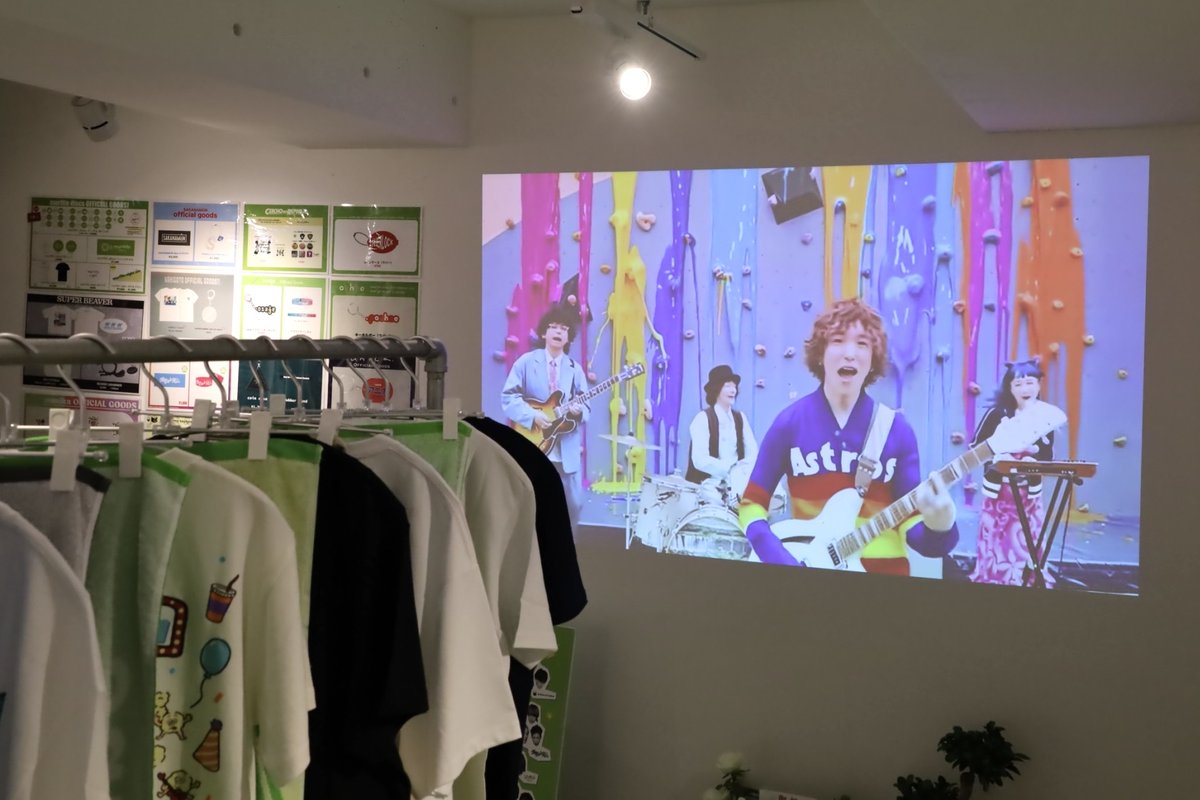 murffindiscs's tweet photo. 《POP UP STORE in OSAKA》
北堀江カラギャラリーにて開催中

本日6／1〜最終日6／3までは
どの時間帯も整理券なしで自由にご入場いただけます！

パネル展示の他、
各アーティストのライブ映像や
ミュージックビデオを投影してますので
大画面で好きなアーティストを見たい！
という方も大歓迎です👌🏻 https://t.co/cfAvsGRSQb