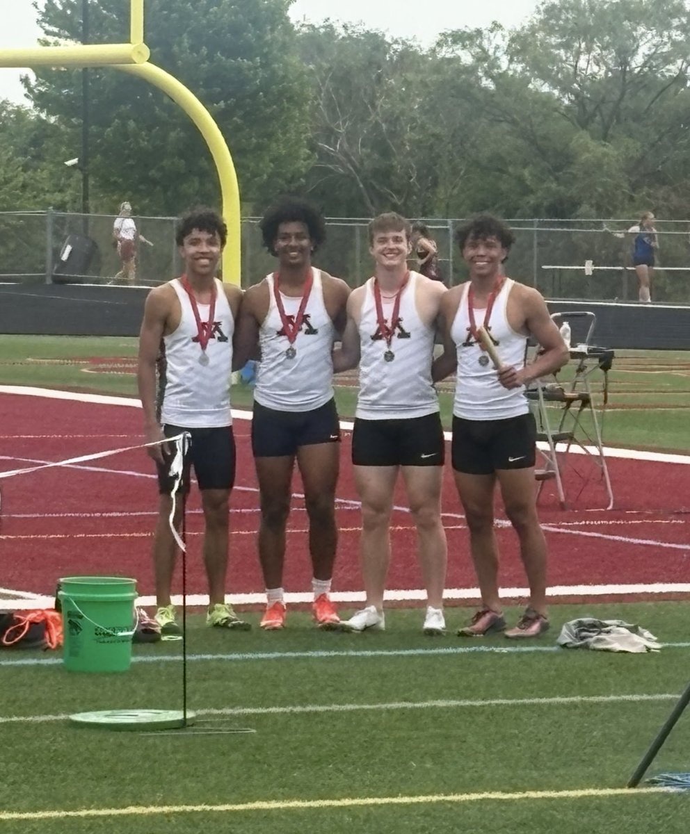 MinnTakeoff's tweet photo. Was fun watching @elliot_mysz do double duty this weekend, helping Rochester Mayo HS 4x100 and 4x200 relay teams with his brother, @DannyMyszkowski, qualify for the state meet and play with @MnHeatGVR in the NHR state tourney.  Crazy schedule! @MayoSpartyhoops @christoffer_dan https://t.co/YRbX3Q08ZW