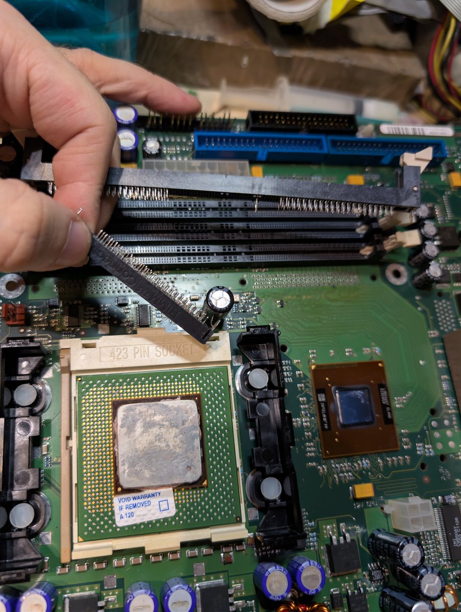 oerg866's tweet photo. Replacing this ripped off RDRAM slot on a SIEMENS socket 423 board... https://t.co/VoZvp04fs6