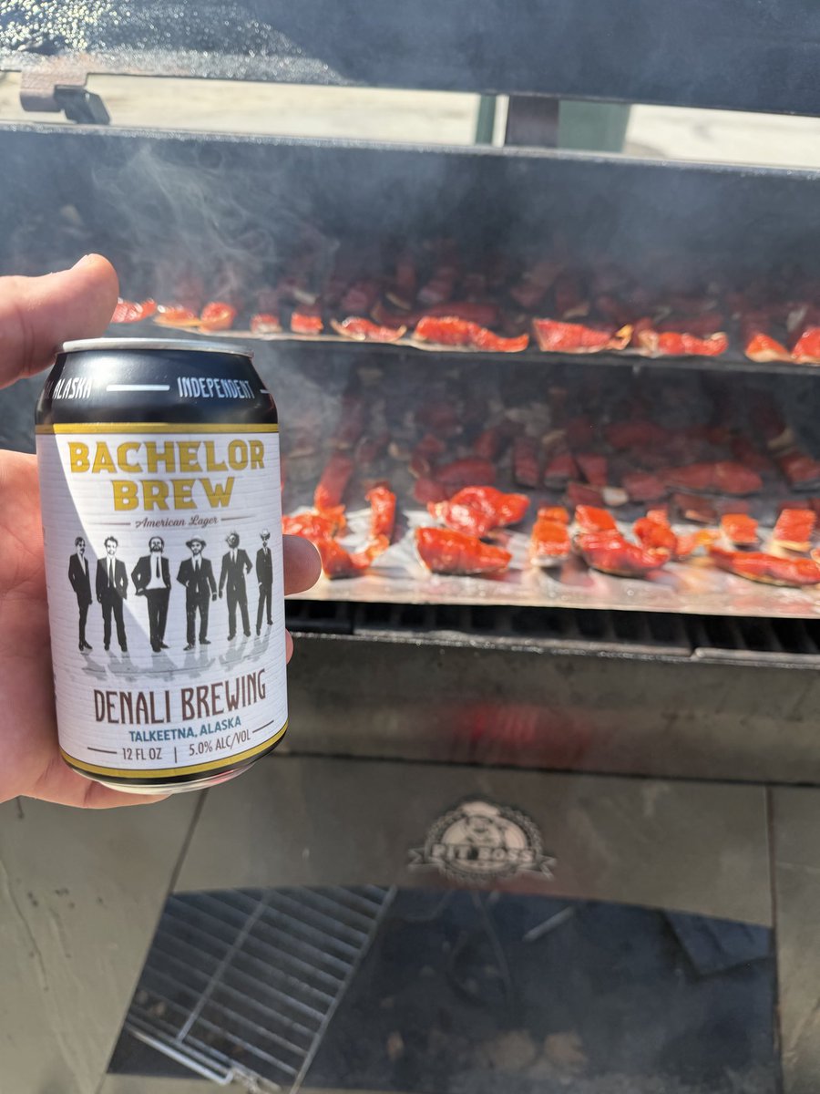 Ak_Man42's tweet photo. @BeauBishop @NathanZegura @BGSUGibbs  Finally a nice day here in AK from Gibbays burner so thought I’d smoke some red salmon and enjoy some Alaskan beer. Not a bad Sunday. Hope u boys r having a good weekend https://t.co/2MSbvI39MY