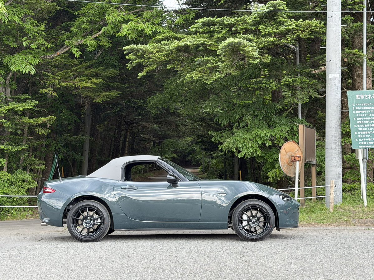 RS5716SW's tweet photo. ジンクグリーンメタリック

画像だと伝わりづらい色ですかね、お洒落でいい感じだと思います✨

最後、運ばれていくトラックで旧いNAと超最新のロードスターの組み合わせはなんか良かったです https://t.co/hYarKAxrLK