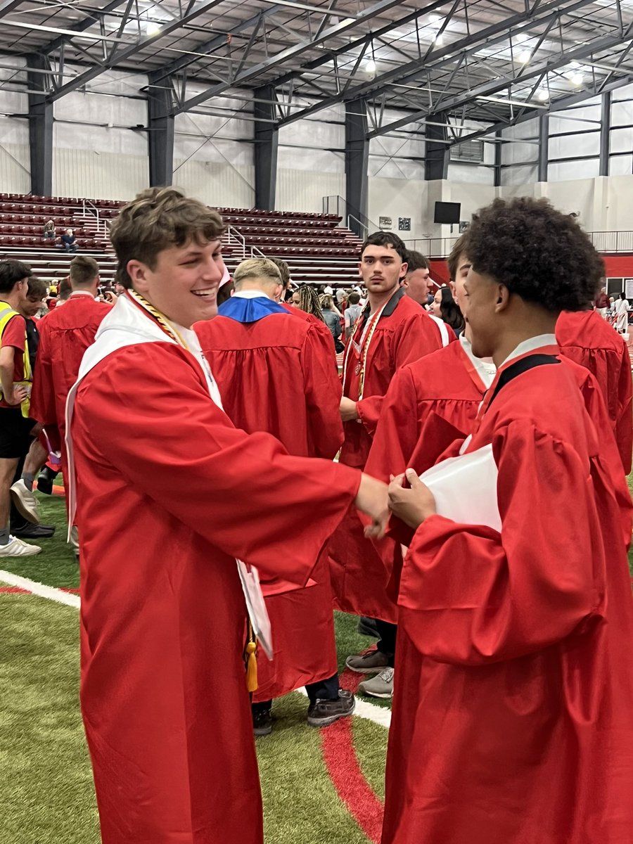 MJKingMEd's tweet photo. Some post graduation pics. 1 @GHSStudentSec1 @GHS_CE @AthleticsGeneva https://t.co/Yz7lgLjs6C