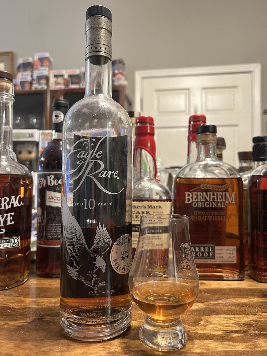 depthofghost's tweet photo. @dccoletrain Maker’s and Eagle Rare got me started https://t.co/7nAkt8qEml