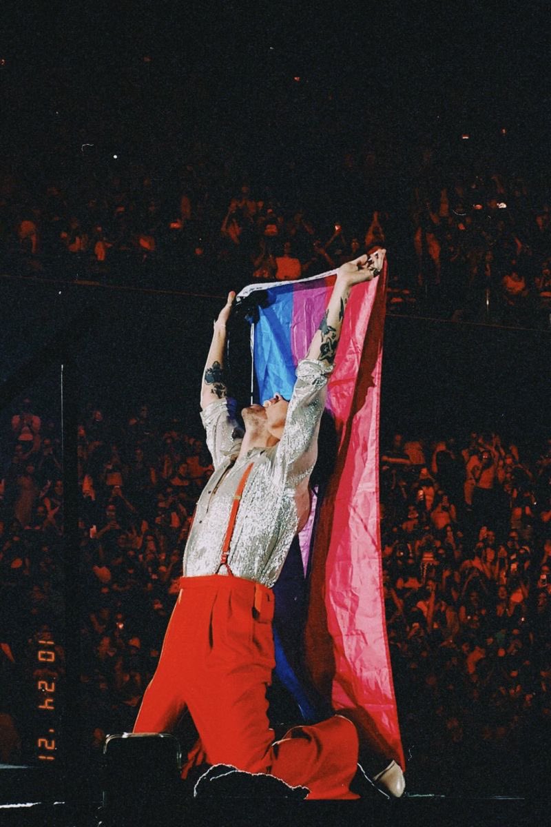 kisscojess's tweet photo. happy pride month my loves. you’re so loved, so special, so important. don’t let anyone ever tell you otherwise. choose love always 🌟 https://t.co/Pg4XhumD4l