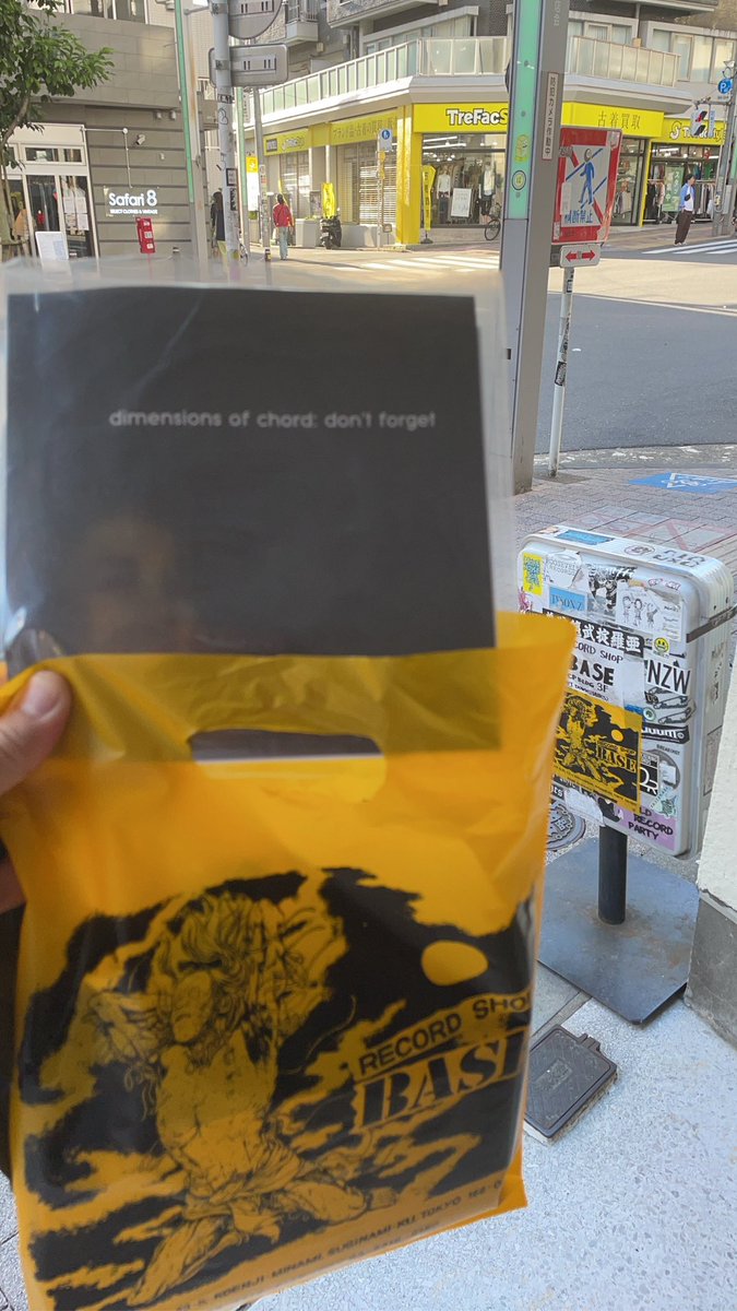 3marksofex's tweet photo. 土曜日にふらりと高円寺を徘徊していると
DIGNITY FOR ALLのレコード
LOVEMEN,MIDDLEの音源
dimensions of chordのレコード
などはからずも発見し
良い日曜日を予言していました( ᷇࿀ ᷆ ) https://t.co/gBbBWa7tow