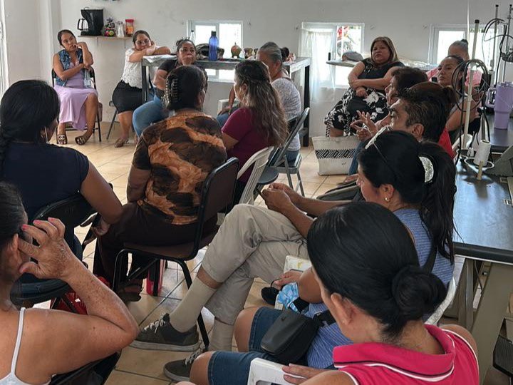 Economia_mor's tweet photo. 🧵 Avanza la conformación de cooperativas textiles en Tetecala y Jiutepec, fortaleciendo el trabajo comunitario, la generación de empleo y nuevas oportunidades para las familias morelenses. 🤝✨

🔗Consulta más detalles aquí: https://t.co/zDqqA9XA7f

#LaTierraQueNosUne https://t.co/npbMlam8uy