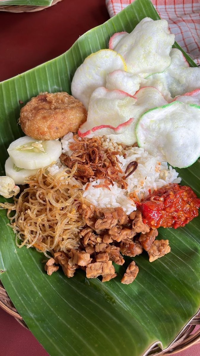 padapagi's tweet photo. kalian tim nasi uduk atau nasi kuning? https://t.co/HKh3jvKNRZ