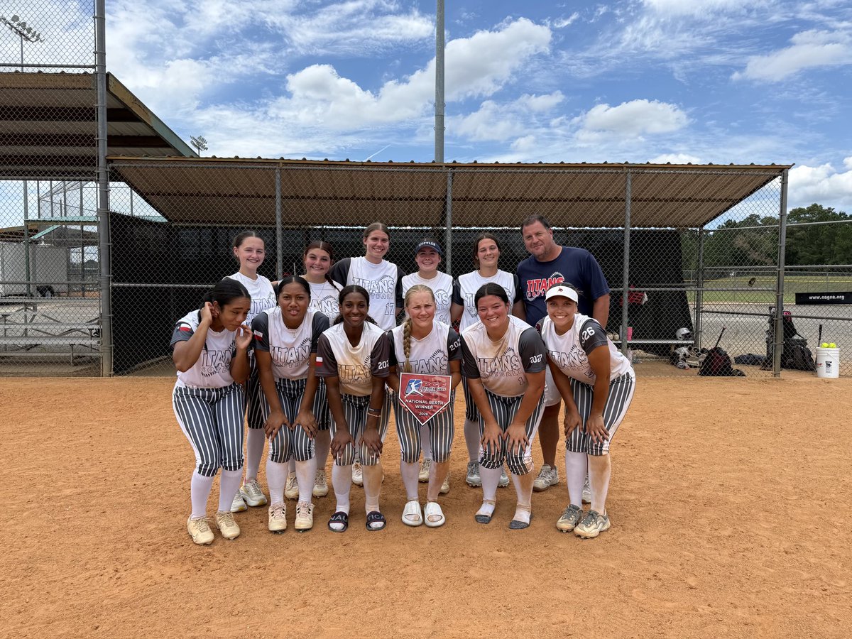 dtitanssoftball's tweet photo. Titans 18u Buettner brought the bats today. Back to back run rules to win the PGF Qualifier in Conroe today. Congrats ladies on a great start to the summer! 

#4for40 #BuiltDifferent https://t.co/73AqdAGihh