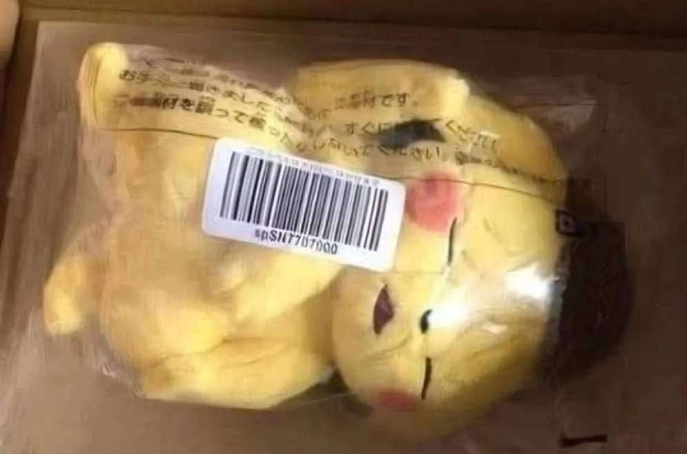 RoverSV's tweet photo. @PikachuFalso99 duerme desnudo en una bolsa de plástico que según él le da poderes sexuales https://t.co/1Pq6He8LzM