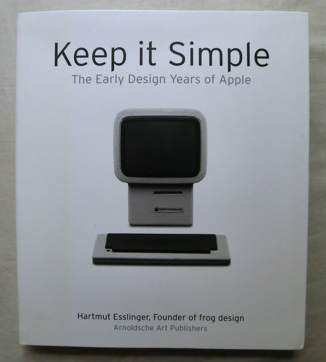 pistolmag's tweet photo. 🍎『Keep It Simple』は、frog design創設者ハルトムット・エスリンガーが語るアップル初期デザインの記録。スティーブ・ジョブズ との協働から生まれた思想や造形に、現代プロダクトデザインの源流が見えてきます💻
https://t.co/h40f1jYXdO
#AppleDesign #マッキントッシュ #iMac https://t.co/li5iXRmnJM