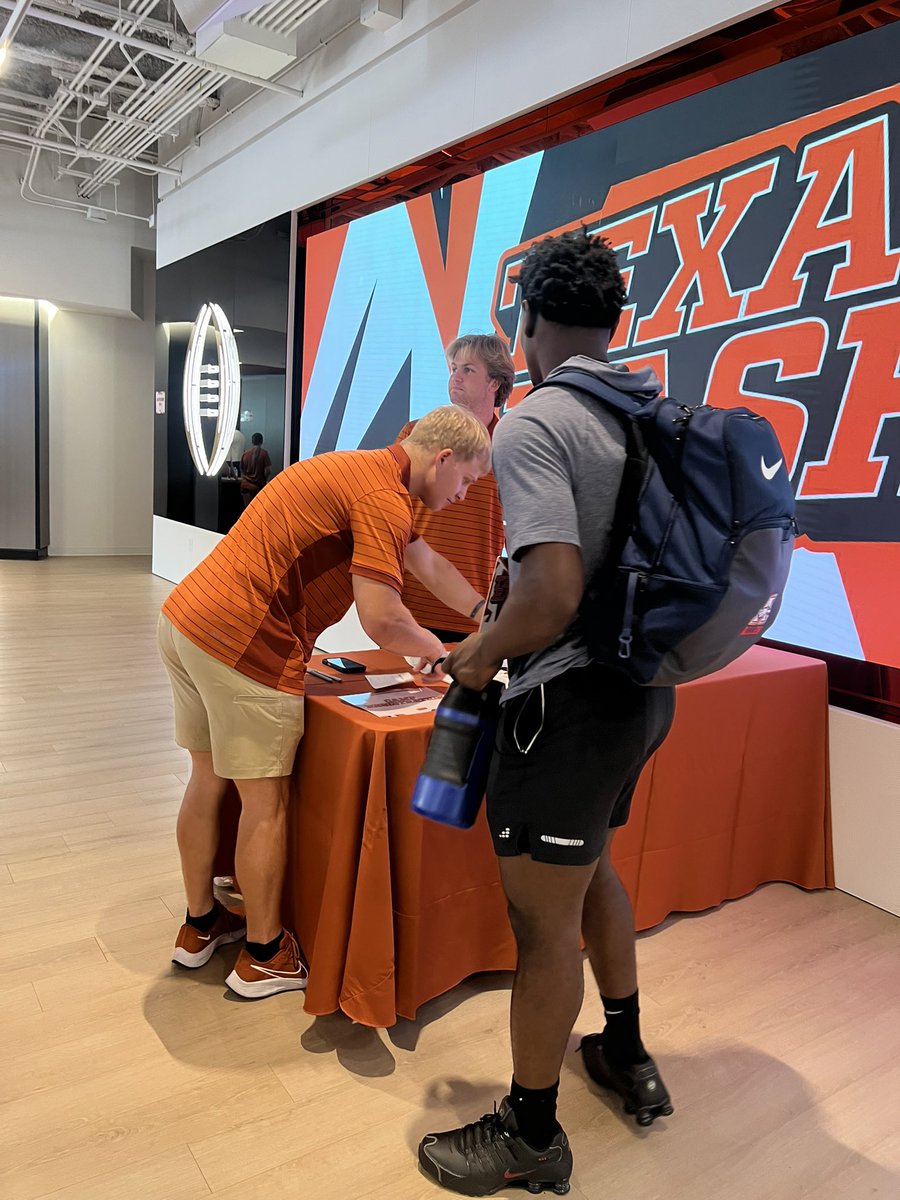 JosyahHJohnson's tweet photo. Enjoyed the atmosphere, hospitality and competition at the University of Texas. Thanks for the invite @JacksonGleeFB @BWells409! Up next, Northwestern University @NUFBFamily @LukeWalerius_ @KalebElam 

@alleneaglesfb @RecruitAllen @CoachLWig @CoachHou_Patt @Coach_Gonzales https://t.co/zEhCQHltZy