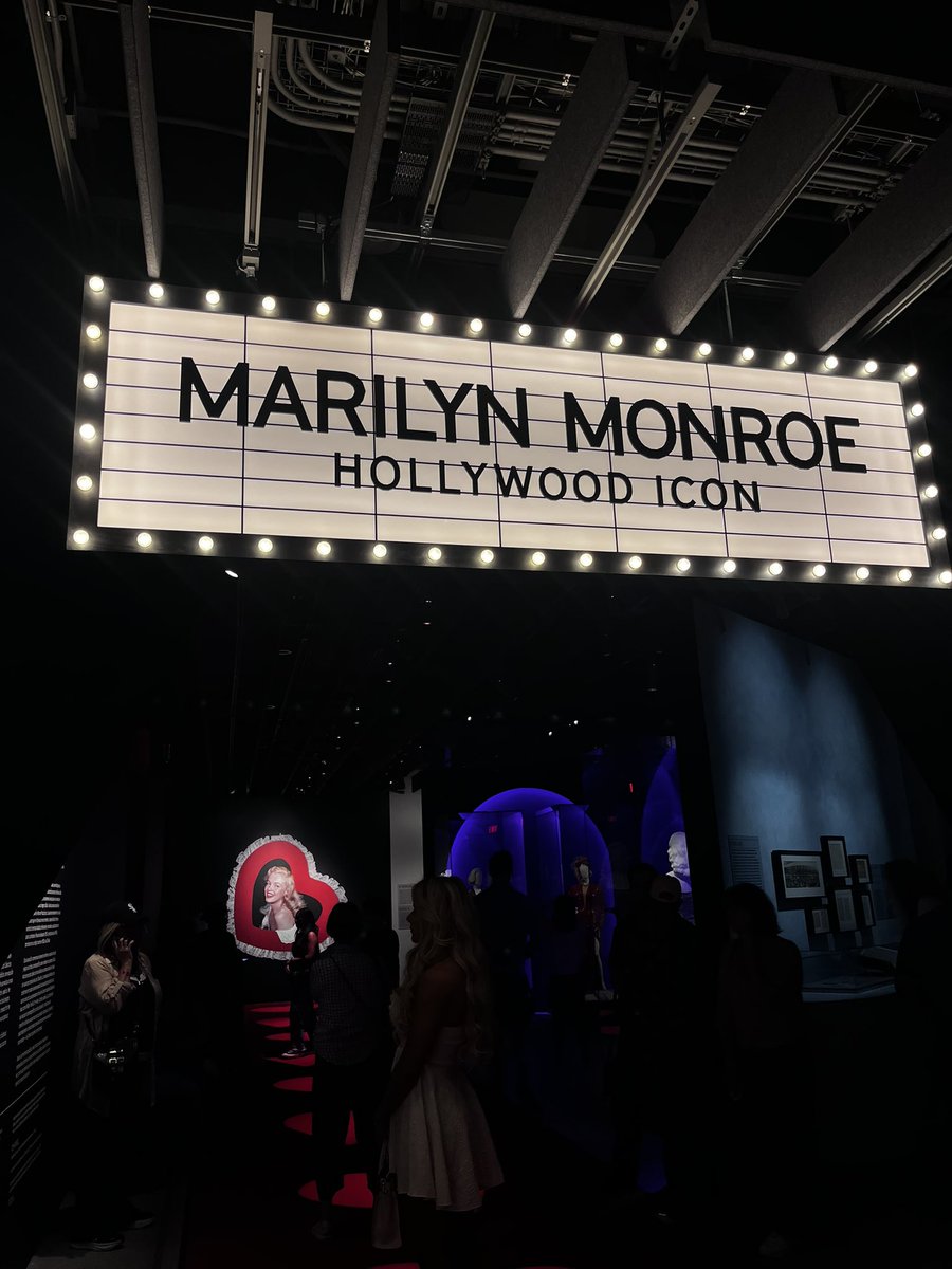 chewbekah_'s tweet photo. beautiful exhibit 💘 https://t.co/ivzZYDRtQ2