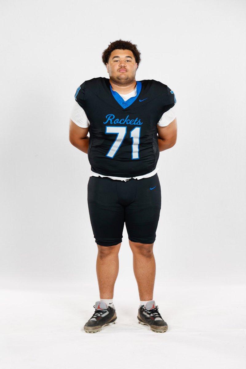 Coach_JD38's tweet photo. #71 Malachi Hardiman   @HardimanMalachi
(2027 OL/DL) The rock of our team. A bigtime prospect, top 5 in his position &amp; top 50 in state ranked by PrepRedZone. A versatile, strong, &amp; talented athlete. Can do it all on field. Holds several offers, will get many more. 6 ft 4 - 330 https://t.co/XRkJ1hWGUN