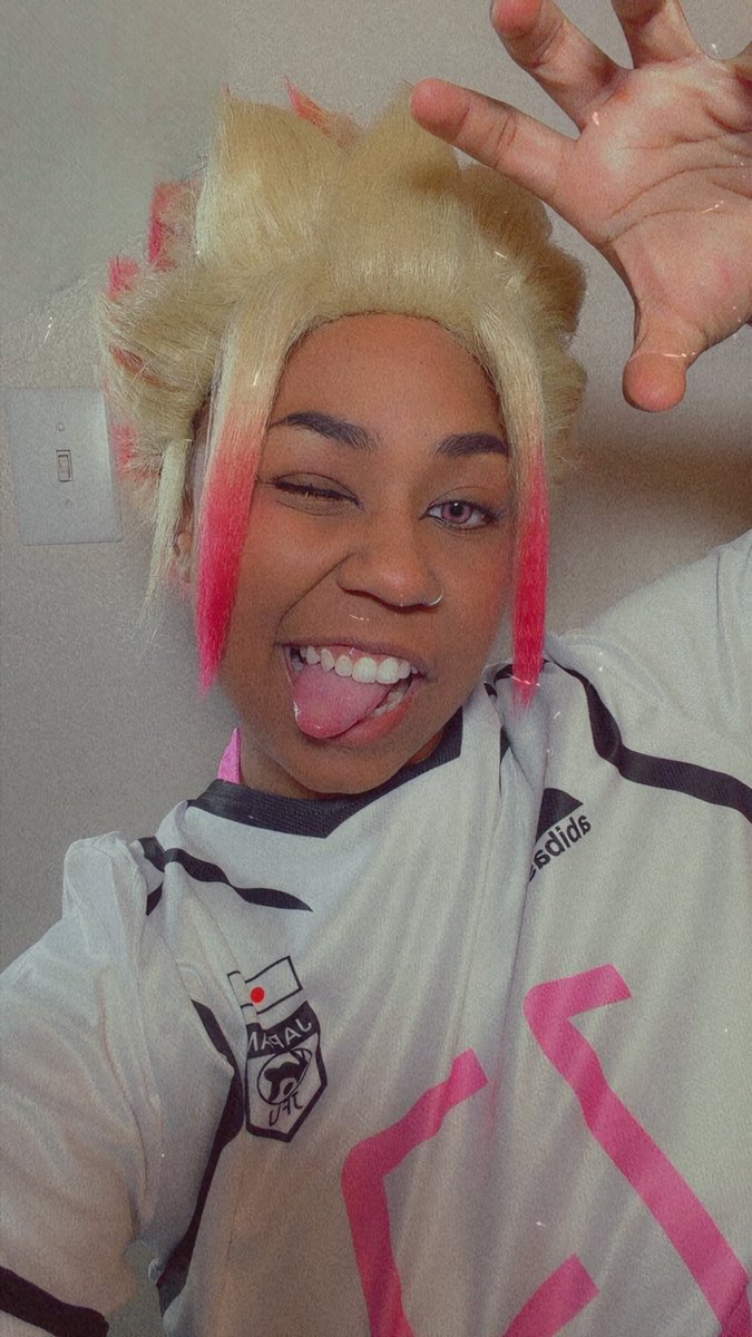 CosplayEnergy's tweet photo. Finally time for a Shidou cos-test ⚽️ https://t.co/MXTPVVIWr1